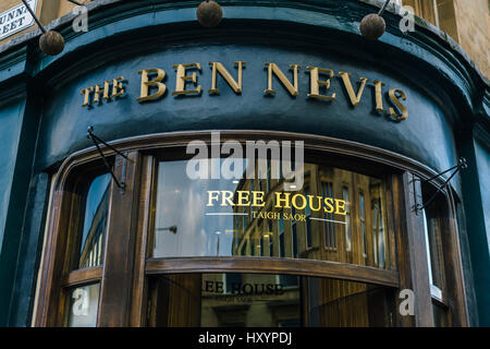 Ben Nevis Pub Schild an Argyle Street in Glasgow Finnieston Bezirk Stockfoto