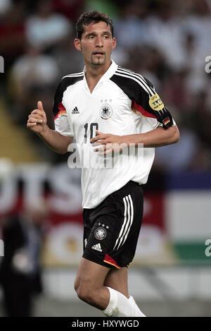 KEVIN KURANYI Deutschland & VFB STUTTGART JOSE ALVALADE-Stadion von Lissabon PORTUGAL 23. Juni 2004 Stockfoto