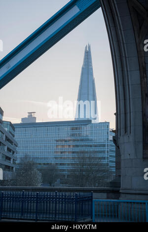 Die Scherbe, gesehen von der Tower bridge Stockfoto