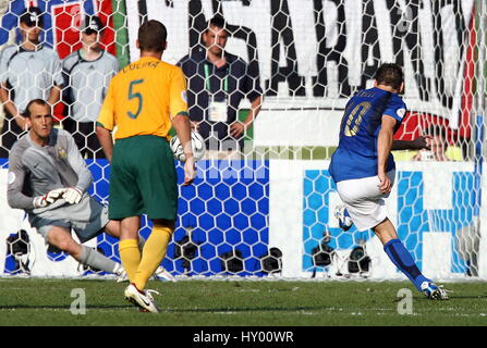 FRANCESCO TOTTI Italien V Australien FRITZ-WALTER-STADION KAISERSLAUTERN Deutschland 26. Juni 2006 Stockfoto