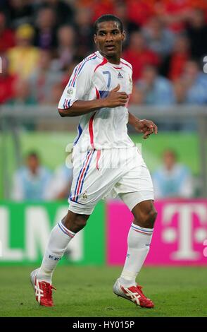 FLORENT MALOUDA Frankreich & OLYMPIQUE LYON HANNOVER Deutschland 27. Juni 2006 Stockfoto