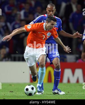 ROBIN VAN PERSIE THIERRY HENRY HOLLAND V Frankreich STADE DE SUISSE Bern Schweiz 13. Juni 2008 Stockfoto