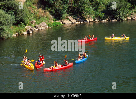 Rudern in Fluss Sella Kanuten. Ribadesella, Asturien, Spanien. Stockfoto