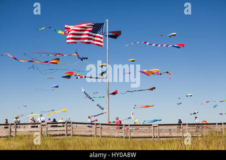 LONG BEACH, WASHINGTON, USA - 20 AUGUST: Besucher schlendern die Promenade während der internationalen Drachenfestival 20. August 2011.  Die jährliche Veranstaltung zu zeichnen Stockfoto