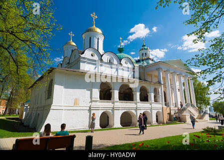 Jaroslawl, Russland - 8. Mai 2016: Der orthodoxen Kirche des Klosters Spaso-Preobraschenskij. Yaroslavl, Russland Stockfoto