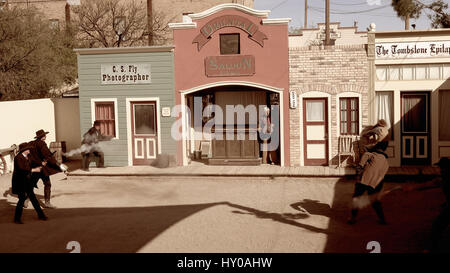 Cowboys und Revolverhelden nachspielen die Schießerei am OK Corral in Tombstone, Arizona Stockfoto