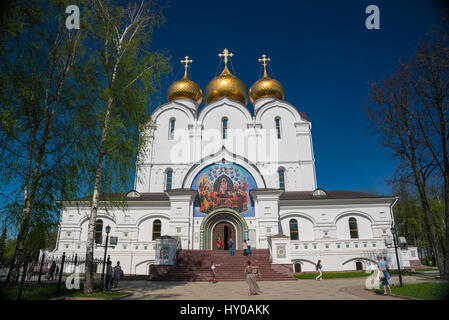 Jaroslawl, Russland - 8. Mai 2016: Himmelfahrts-Kathedrale der russischen orthodoxen Kirche, Yaroslavl Stockfoto