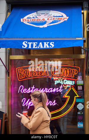 Gesamtansicht der Bubba Gump Shrimp Co. Restaurant in London Stockfoto