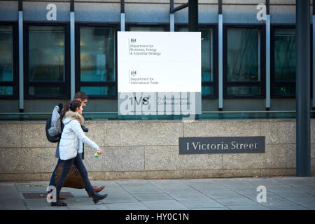 Gesamtansicht des Departements für Wirtschaft, Energie und industrielle Strategie 1 Victoria Street in London Stockfoto