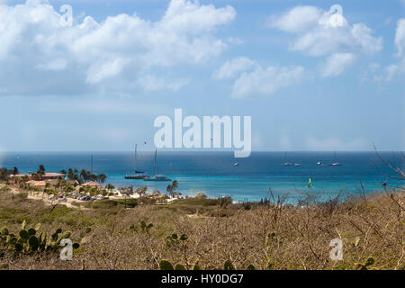 Piratenschiffe vor Anker aus Malmok Beach an der Nordwestküste von Aruba. Stockfoto