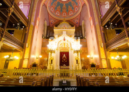 BUDAPEST, Ungarn - 21. Februar 2016: Innenraum der großen Synagoge in der Dohany Straße. Der Dohany Straße Synagoge oder Tabakgasse Synagoge ist die la Stockfoto