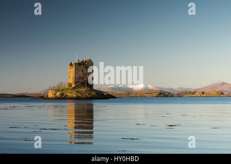 Castle Stalker an einem schönen Wintertag ist morgen Stockfoto