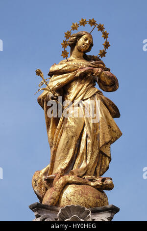 Marienstatue, Pestsäule am Hauptplatz der Stadt Maribor in Slowenien, Europa. Historische religiöse Skulptur Stockfoto