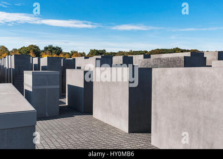 Das Holocaust-Mahnmal wurde von Peter Eisenman entworfen. Das Denkmal wurde errichtet zwischen 2003 und 2005, Berlin, Deutschland, Europa Stockfoto