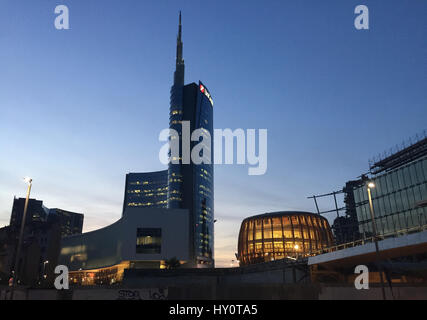 UniCredit Tower und Pavilion Unicredit, Piazza Gae Aulenti, Mailand, Italien. 29.03.2017. Blick auf Unicredit Tower, der höchste Wolkenkratzer in Italien Stockfoto