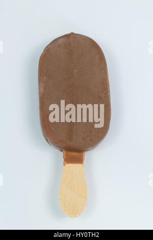 Meile Chocolate Choc Eis Eis auf einem Holzstab Stockfoto