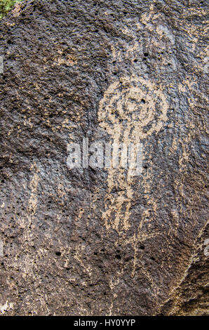 Petroglyph auf Vulkangestein in National Monument Park in Albuquerque, New Mexico Stockfoto