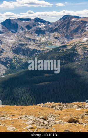 Rocky Mountains in Colorado mit Seen und Wiesen Stockfoto