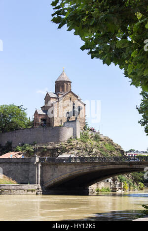 friedliche vie der alten Stadt Tiflis, Metekhi Kirche Stockfoto