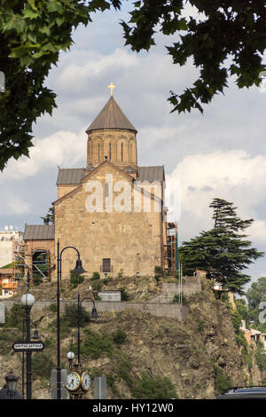 friedliche vie der alten Stadt Tiflis, Metekhi Kirche Stockfoto