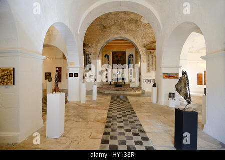Eglise Haute eine Histopric Kirche in eine Ausstellungshalle und Kunstgalerie Banon Alpes-de-Haute-Provence Provence Frankreich umgewandelt Stockfoto