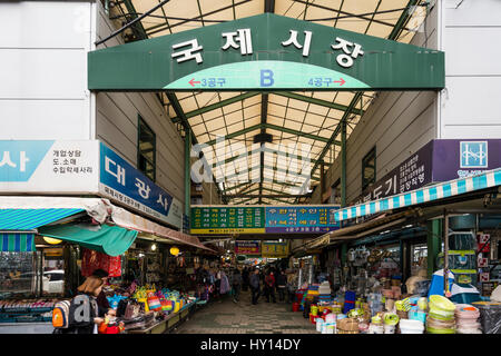 Gukje Markt Sijang Ortseingangsschild, Busan Gwangyeoksi, Südkorea Stockfoto