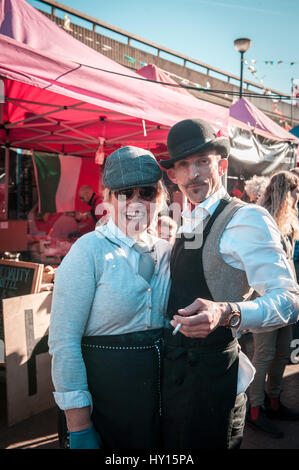 unter den Westway in London Acklam Dorf Stockfoto