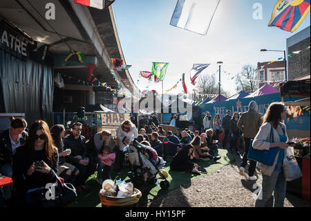 unter den Westway in London acklam Stockfoto