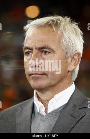 BERT VAN MARWIJK HOLLAND NATIONAL COACH HOLLAND BUNDESTRAINER GREEN POINT Stadion Kapstadt Südafrika 6. Juli 2010 Stockfoto