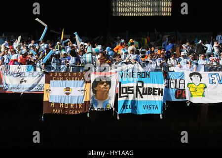 ARGENTINISCHEN FANS & Flaggen Argentinien V NIGERIA Argentinien V NIGERIA ELLIS PARK JOHANNESBURG Südafrika 12. Juni 2010 Stockfoto