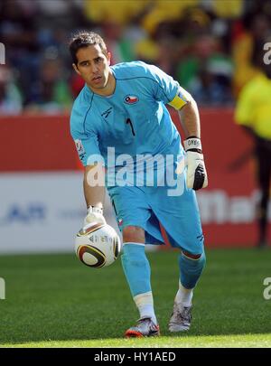 CLAUDIO BRAVO CHILE & REAL SOCIEDAD CHILE & REAL SOCIEDAD MBOMBELA Stadion Südafrika 16. Juni 2010 Stockfoto