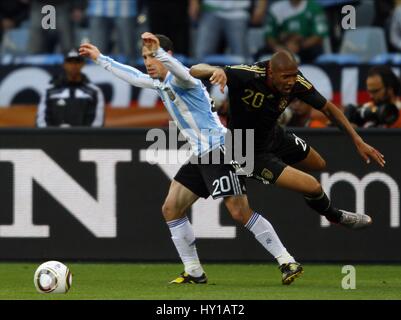 MAXI RODRIGUEZ & JEROME BOATEN Argentinien V Deutschland GREEN POINT Stadion Kapstadt Südafrika 3. Juli 2010 Stockfoto