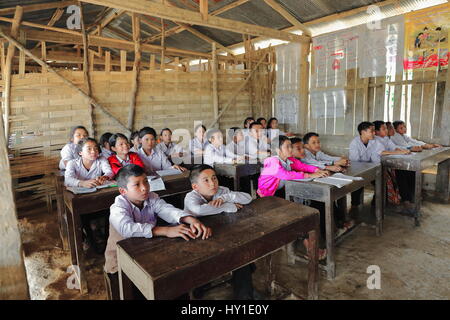 Ban Houay Phod, Laos-Oktober 8, 2015: Die Akha Ya-Er Bergstämme sind eine ethnische Minderheit, die im Bereich zwischen E.Myanmar-N.Thailand-W.Laos-S.China Leben. Stockfoto