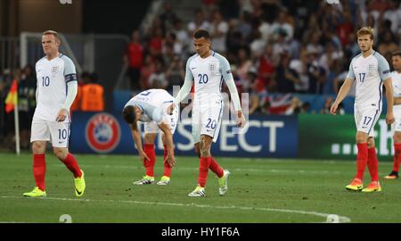 GARY CAHILL, Wayne Rooney, ERIC DIER, DELE ALLI NACH 2 ND ZIEL FÜR Island, England V ISLAND, EURO 2016 Runde 16, England V ISLAND, EURO 2016 Stockfoto