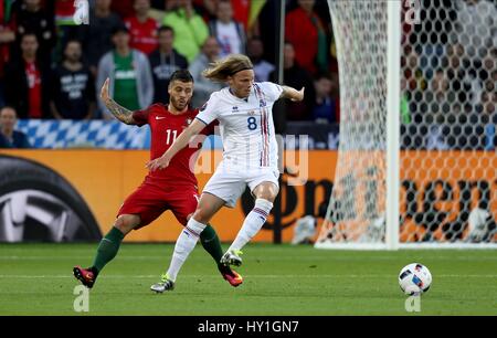 VIEIRINHA und BIRKIR BJARNASON PORTUGAL V Island STADE GEOFFROY-GUICHARD Saint-Etienne Frankreich 14. Juni 2016 Stockfoto