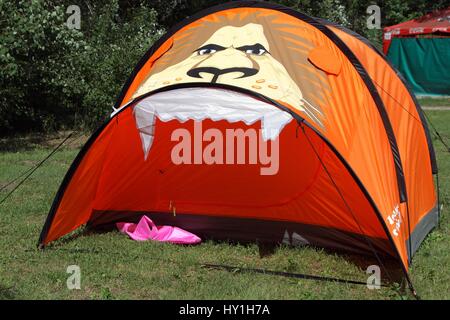 HOLLAND Zelt AS Niederlndisch FANS CAMP SITE niederlndische FANS CAMP  SITE LWENFLUSS Campingplatz Charkow UKRAINE 8. Juni 2012 Stockfotografie -  Alamy
