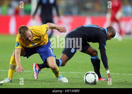 SEBASTIAN LARSSON ASHLEY junge Schweden V ENGLAND Schweden V ENGLAND Olympiastadion Kiew UKRAINE 15. Juni 2012 Stockfoto