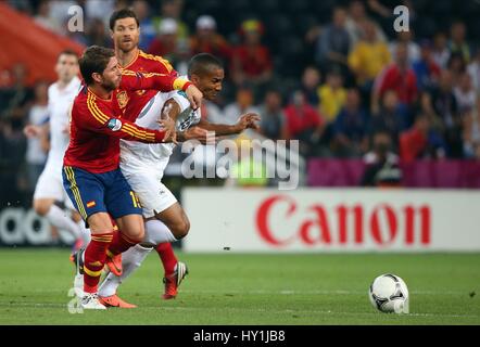 SERGIO RAMOS FLORENT MALOUDA Spanien V Frankreich Spanien V Frankreich DONBASS ARENA Donezk UKRAINE 23. Juni 2012 Stockfoto