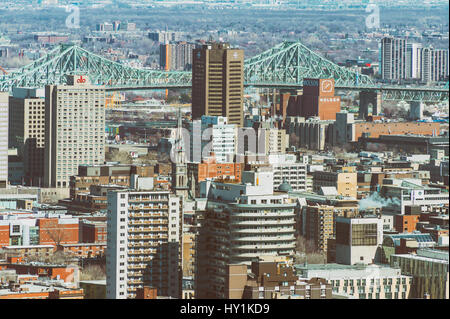 Montreal, CA - 30. März 2017: Ville-Marie Bezirk und Jacques Cartier Brücke Stockfoto