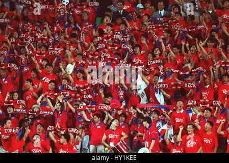 KOREA Republik FANS KOREA REBUBLIC TAEGU oder DAEGU DAEGU Südkorea 2. Juni 2001 Stockfoto