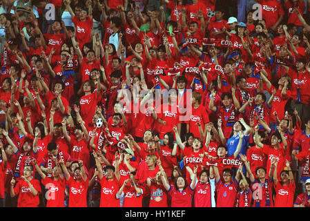 KOREA Republik FANS KOREA REBUBLIC TAEGU oder DAEGU DAEGU Südkorea 2. Juni 2001 Stockfoto