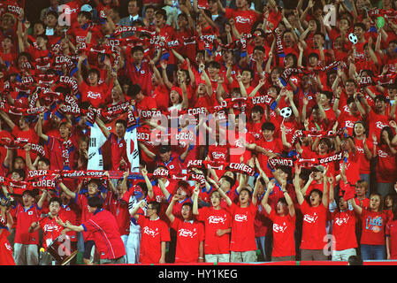KOREA Republik FANS KOREA REBUBLIC TAEGU oder DAEGU DAEGU Südkorea 2. Juni 2001 Stockfoto
