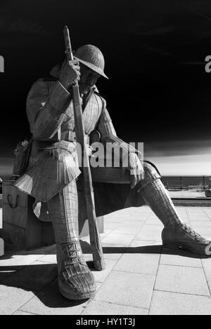 Tommy, die Stahl erste Welt Löten Kriegerdenkmal in Seaham, County Durham, Großbritannien Stockfoto