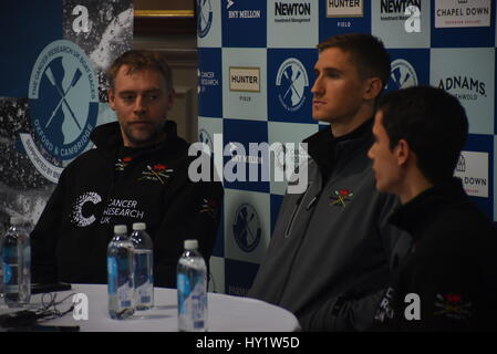 London, UK. 31. März 2017. Pressekonferenz vom Oxford University Boat Club vor The Boat Race Themse Rowing Club als die historischen Rennen gegen Cambridge University Boat Club. Bildnachweis: Alberto Pezzali/Pacific Press/Alamy Live-Nachrichten Stockfoto