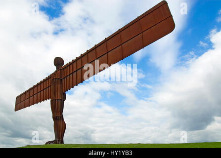 Die "Angel of the North" in der Nähe der Stadt Gateshead, Nord-Ost-England.  Der "Angel of the North" in der Nähe von Gateshead, Nordostengland. Stockfoto