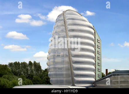 Dem Nahen der Rocket Tower des National Space Centre in Leicester, England.  Das National Space Centre in Leicester, Mittelengland. In Dem Raketenturm Stockfoto