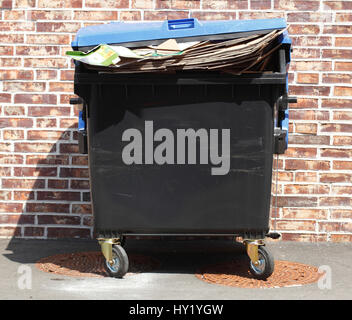 Recycling-Behälter, Bremen, Deutschland Stockfoto