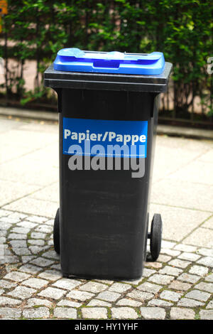 Recycling-Behälter, Bremen, Deutschland Stockfoto