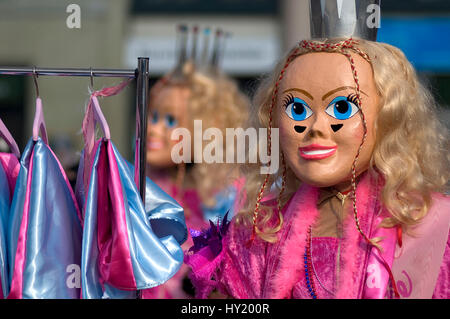 Bild einer lustigen Karneval Maske während der Fasnacht in Luzern. Stockfoto