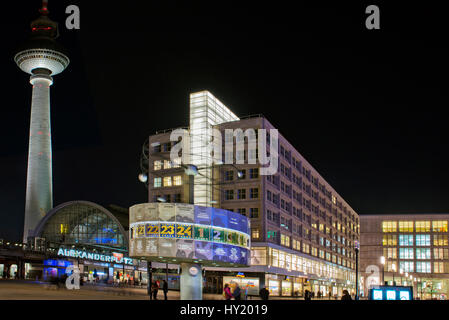 Urania-Weltzeituhr, Berlin, Nachtaufnahme Stockfoto